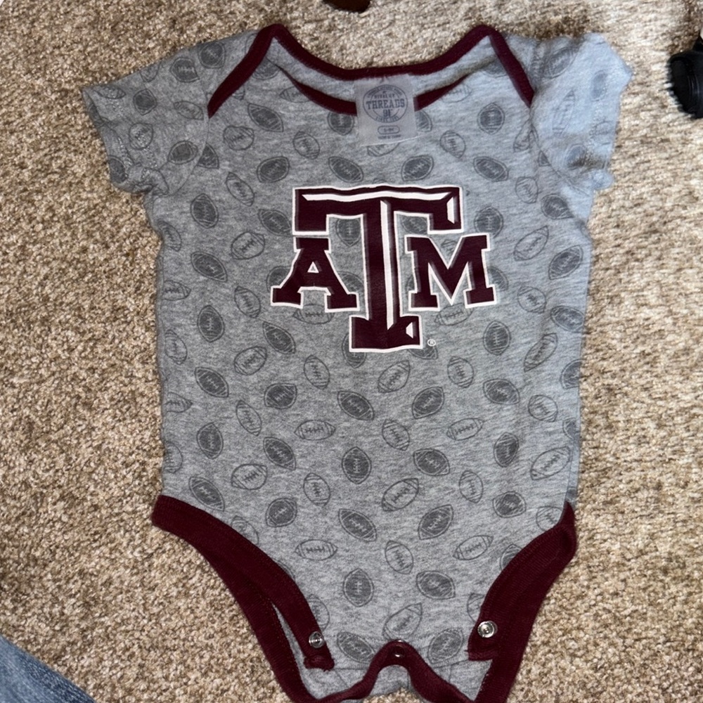 Texas A&M Gray & Maroon Baby Onesie sz 6-9M